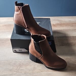 Naturalizer Madalynn Gore Ankle Boot